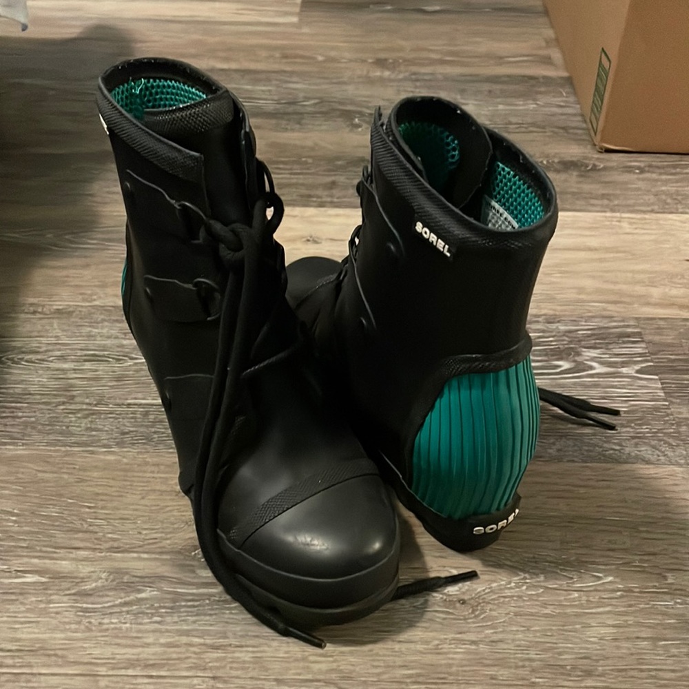 Sorel rain boot